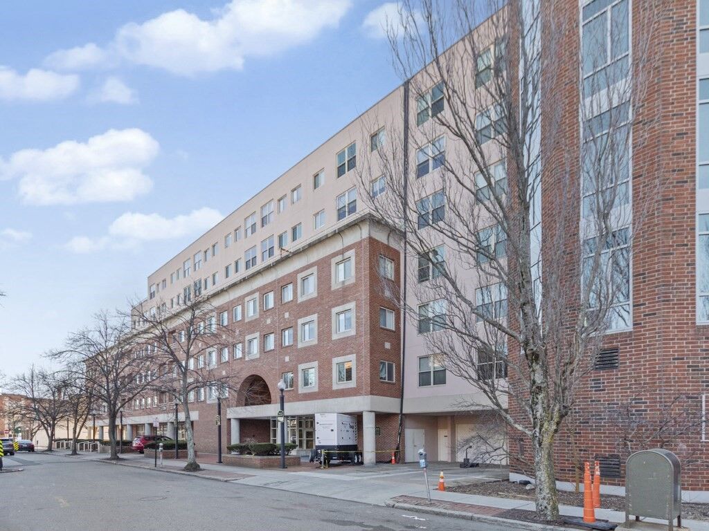Property Photo:  20 Webster St 205  MA 02446