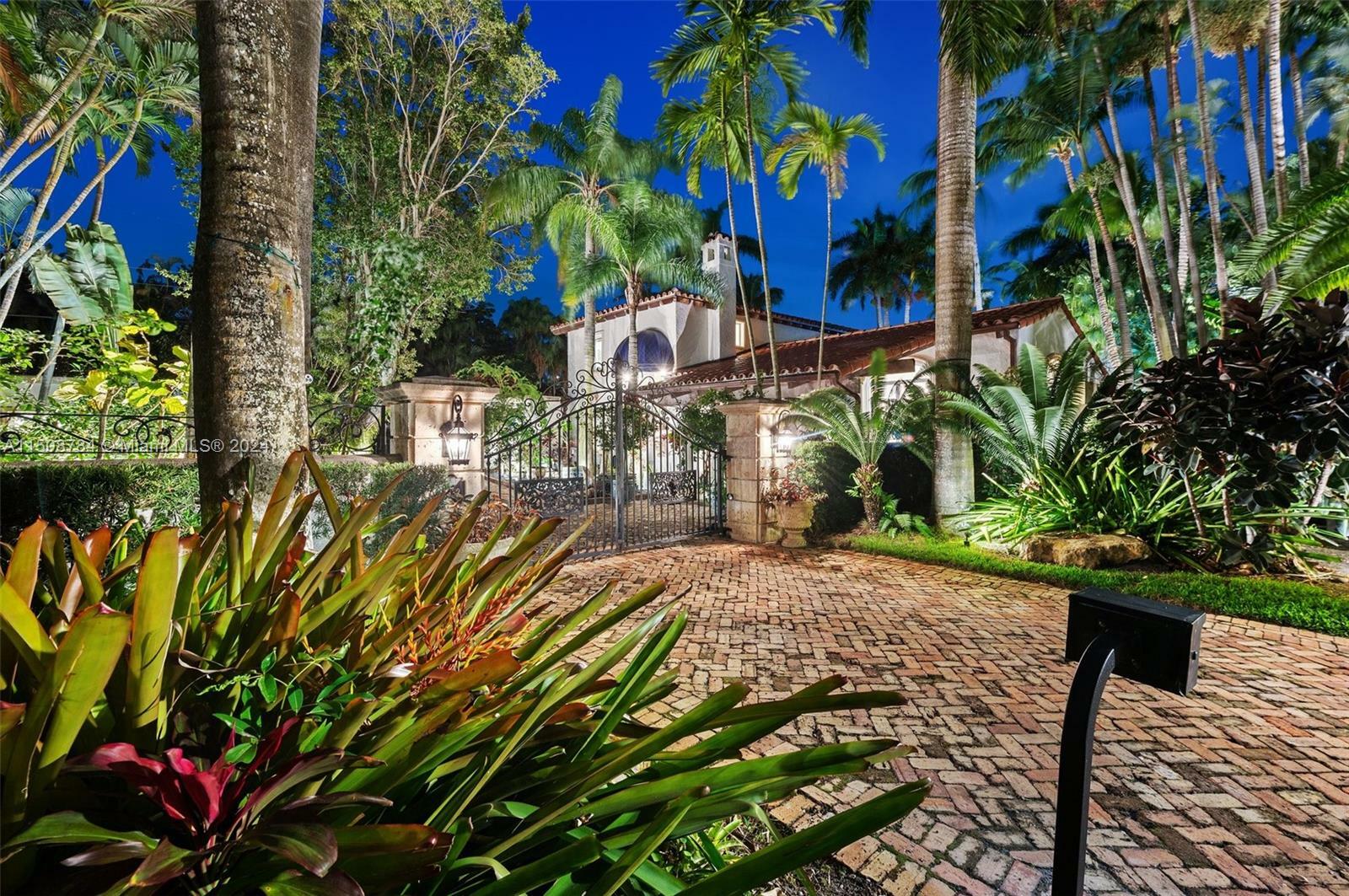 Property Photo: 3632 Stewart Ave FL 33133