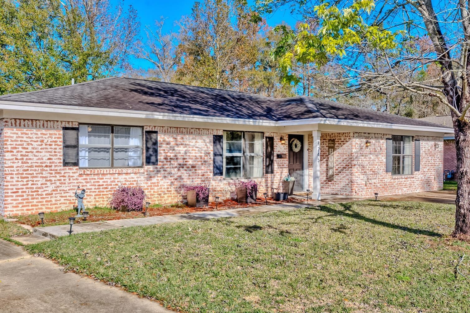 Property Photo:  1245 Lamar Street  TX 77662 