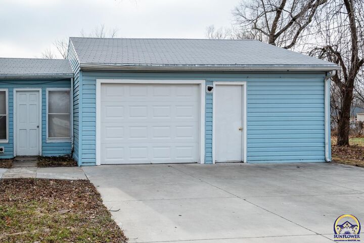 MLS232312 2501 SE Madison St, Topeka, KS 66605