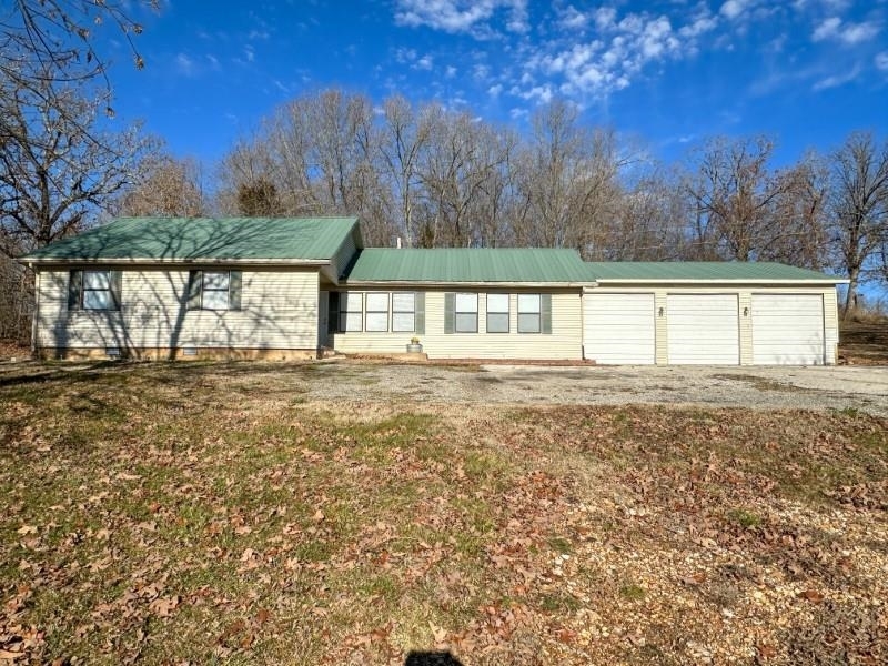 Property Photo: 464 N Main Street AR 72576