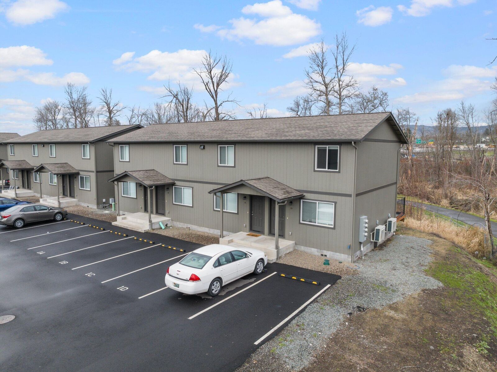 Property Photo:  610 N Main Street Apt 1D  OR 97535 