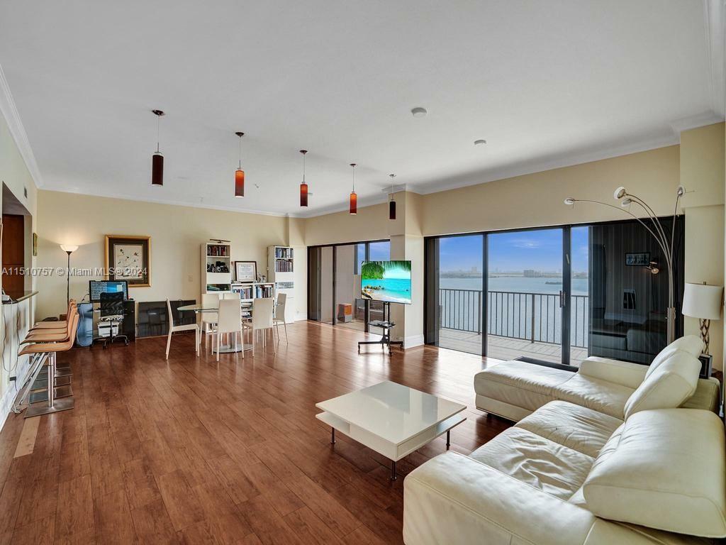 Property Photo: 1800 NE 114th St Ph07 FL 33181