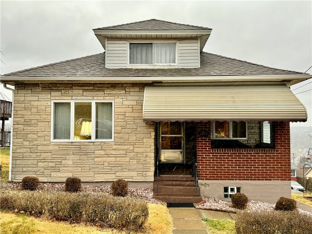 Property Photo:  1107 Lysle Ave  PA 15133 