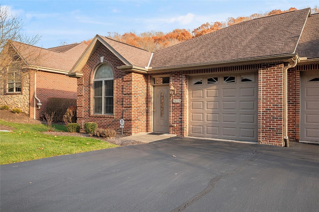 Property Photo:  752 Village Drive  PA 15237 