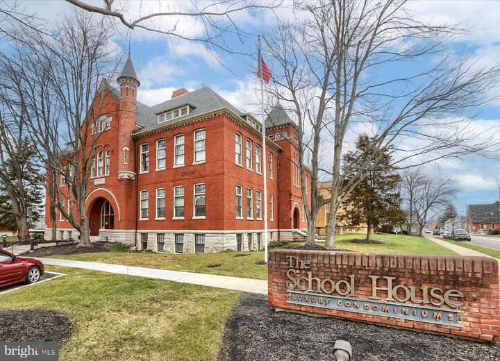 133 W Locust Street 119  Mechanicsburg PA 17055 photo