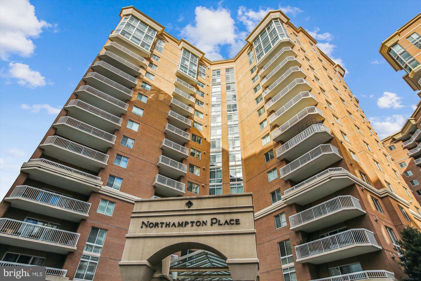 Property Photo:  3101 N Hampton Drive 810  VA 22302 