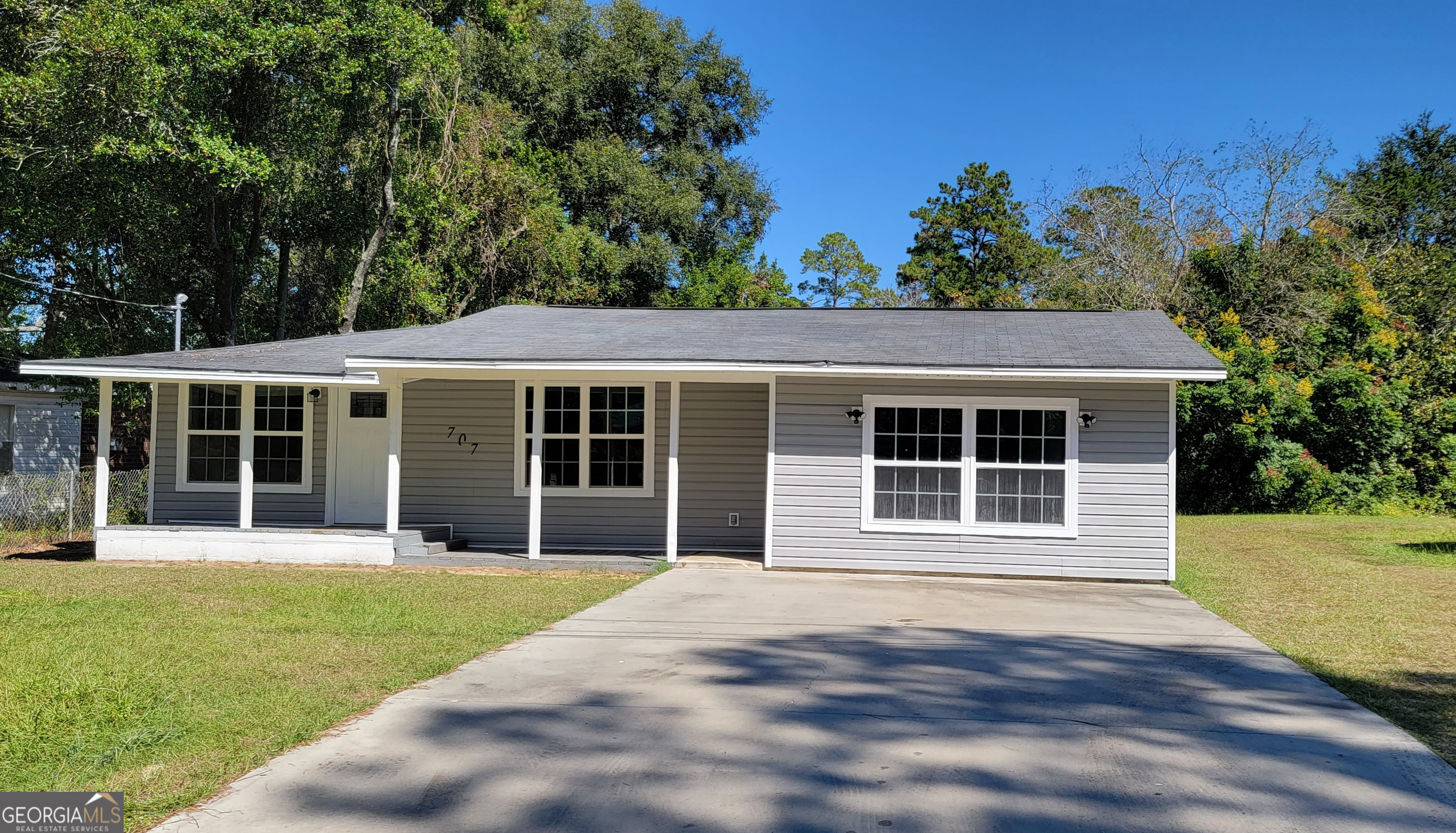 Property Photo:  707 Community Drive  GA 31501 