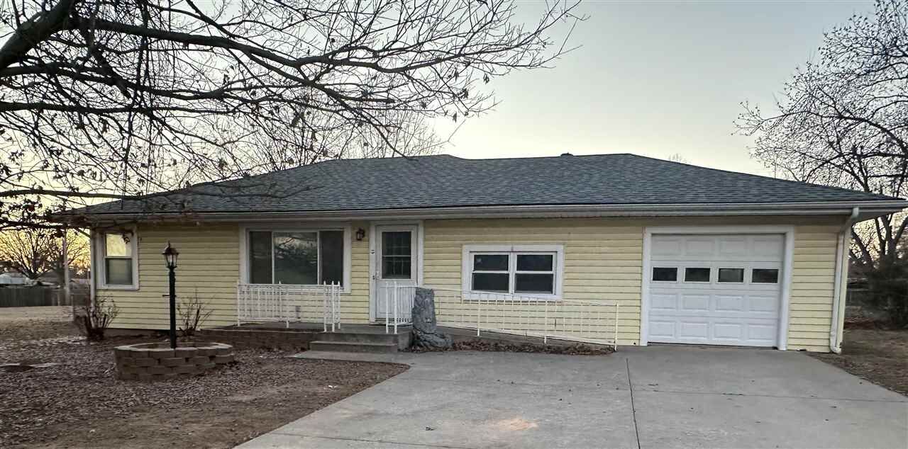 Property Photo:  312 N Olympia  OK 74601 