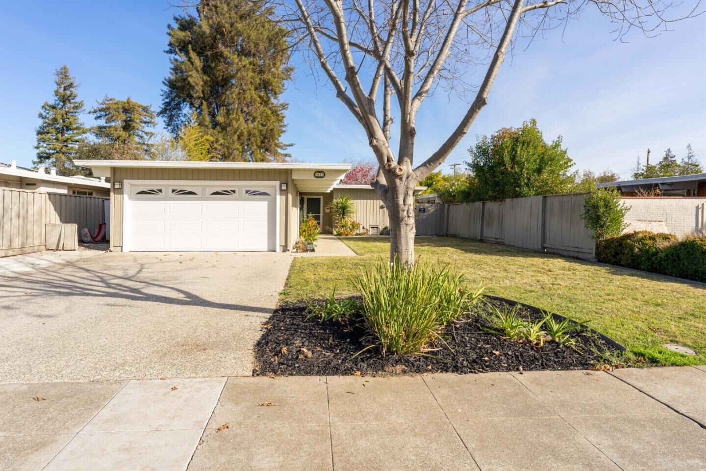 Property Photo: 3697 South Court CA 94306