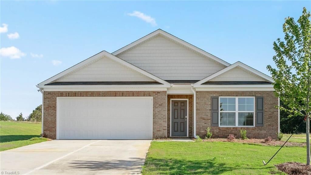 Property Photo: 128 Alamos Avenue NC 27295