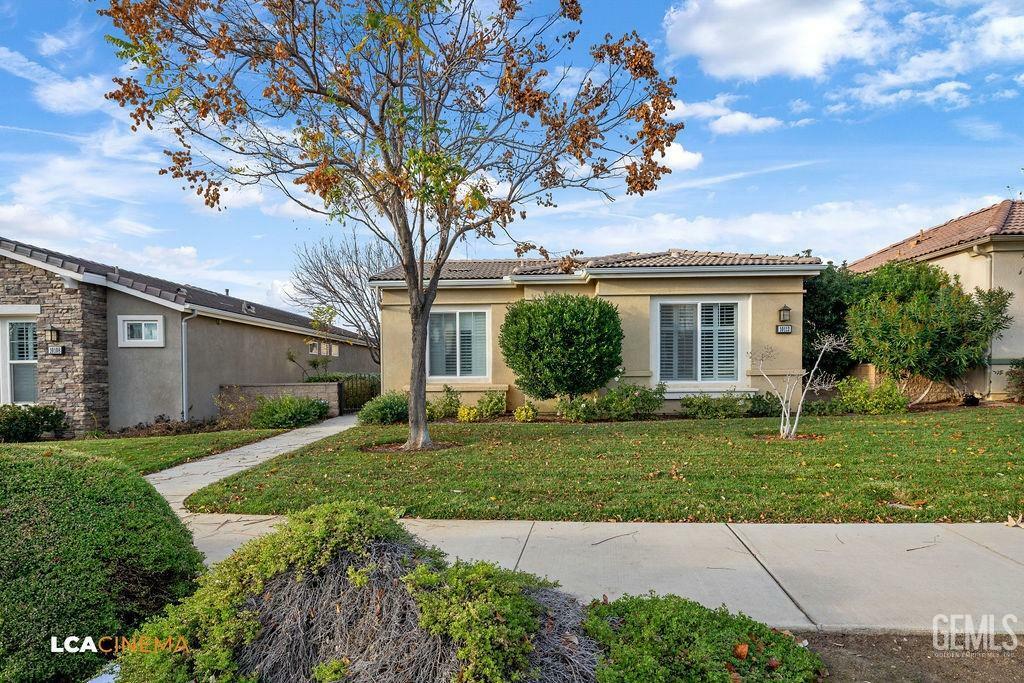 Property Photo:  10112 Toscana Drive  CA 93306 