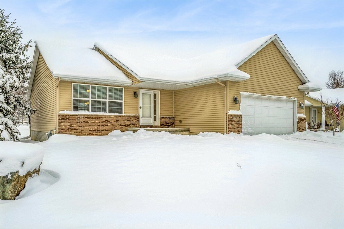 Property Photo:  5901 Windy Meadow Lane NE  IA 52411 