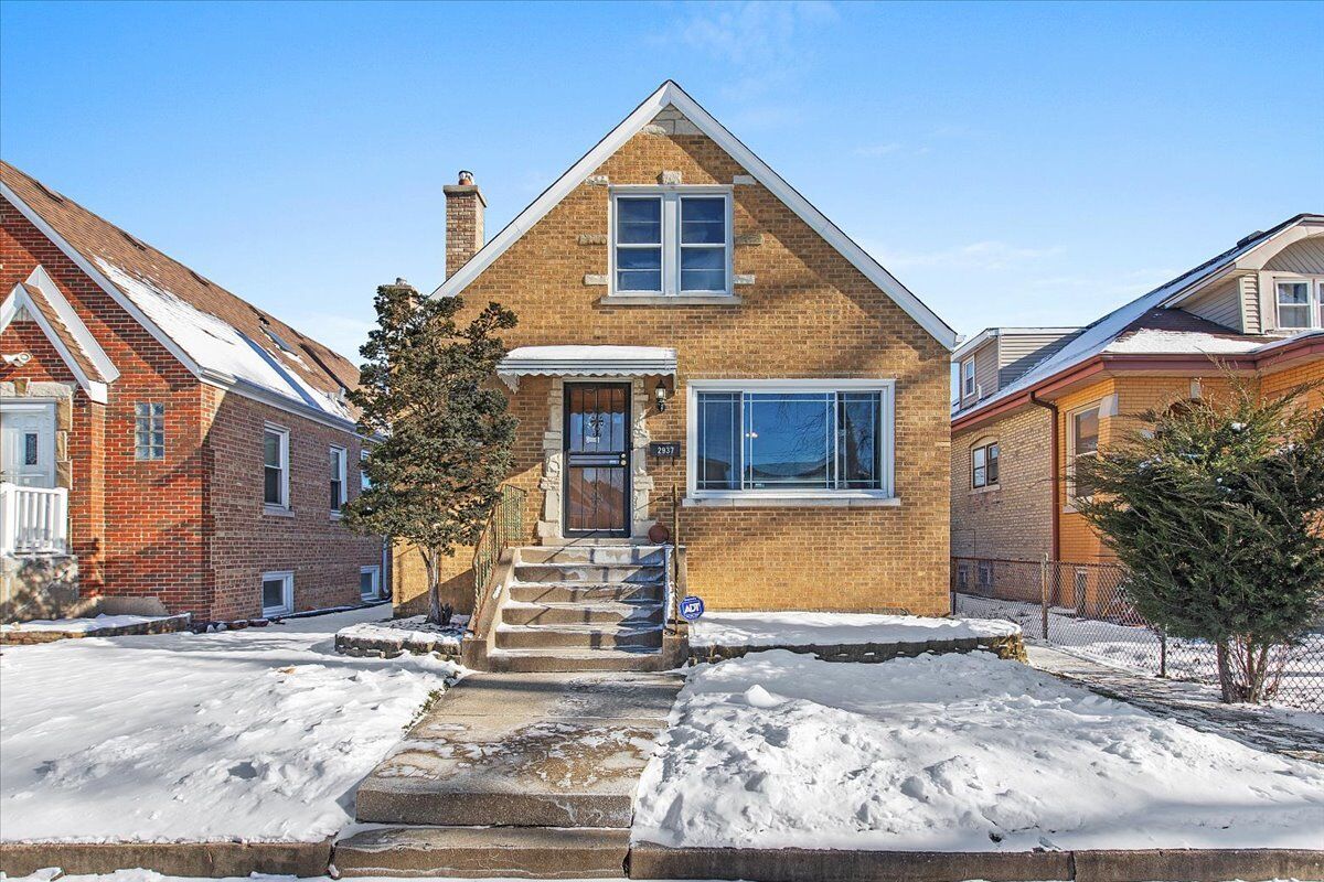 Property Photo: 2937 N Normandy Avenue IL 60634