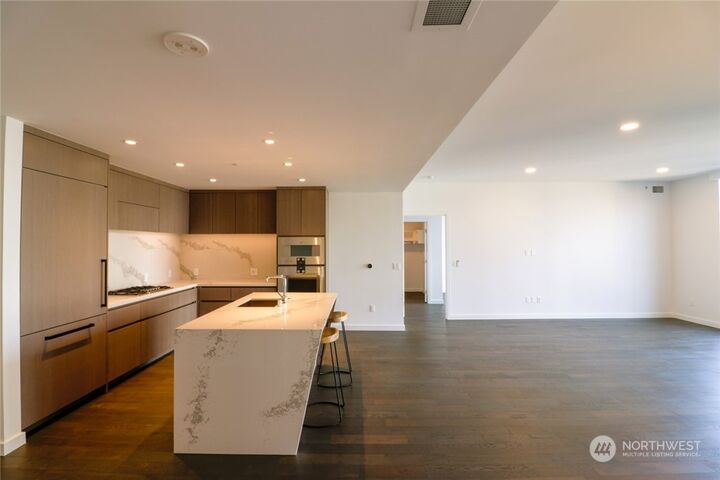 Property Photo:  188 Bellevue Way NE 1002  WA 98004 