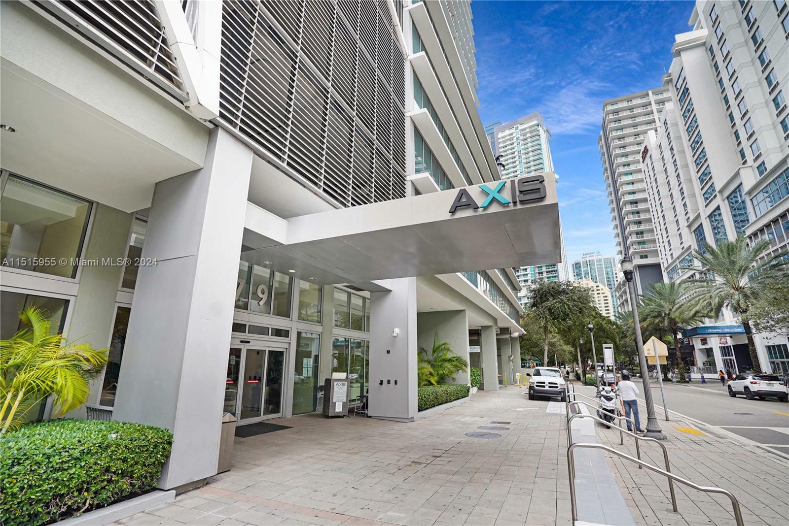 Property Photo:  1111 SW 1st Ave 1020-N  FL 33130 