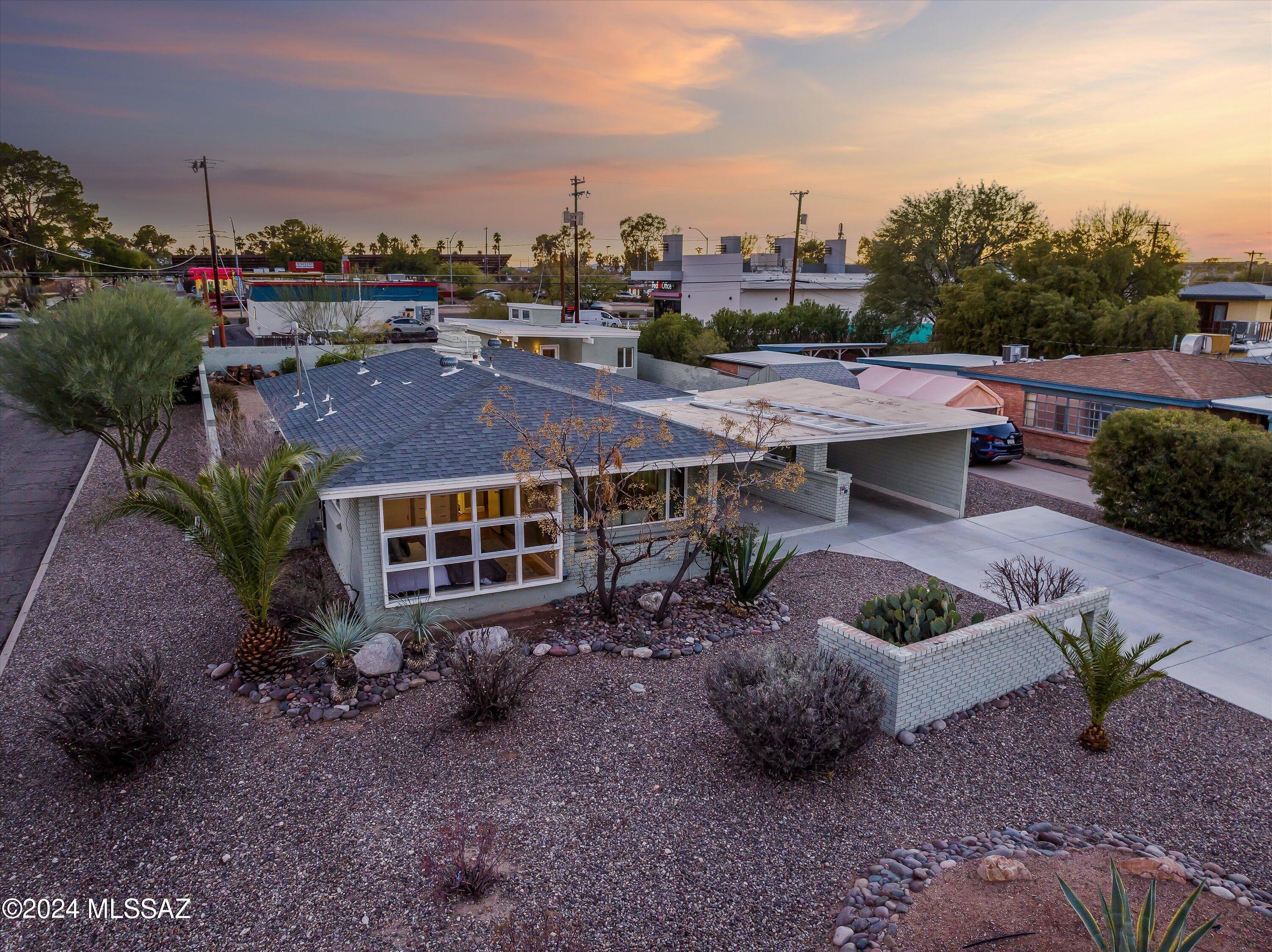 Property Photo: 2644 E Helen Street AZ 85716