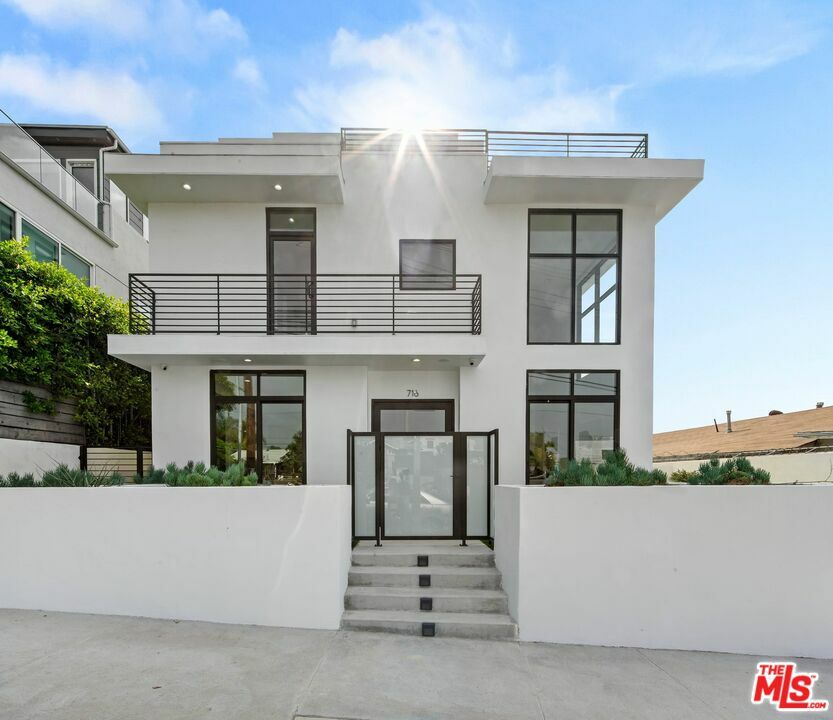 Property Photo:  716   Lucile Ave  CA 90026 