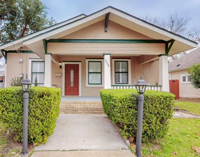 Property Photo: 1004 Moreland Avenue TX 75204