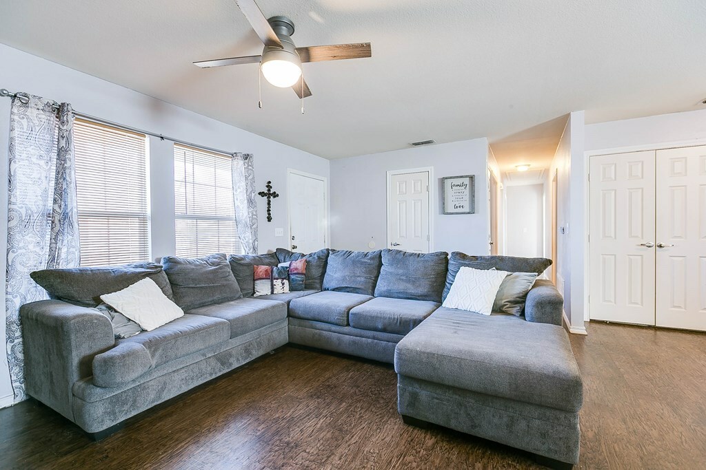Property Photo:  501 N State St  TX 76933 