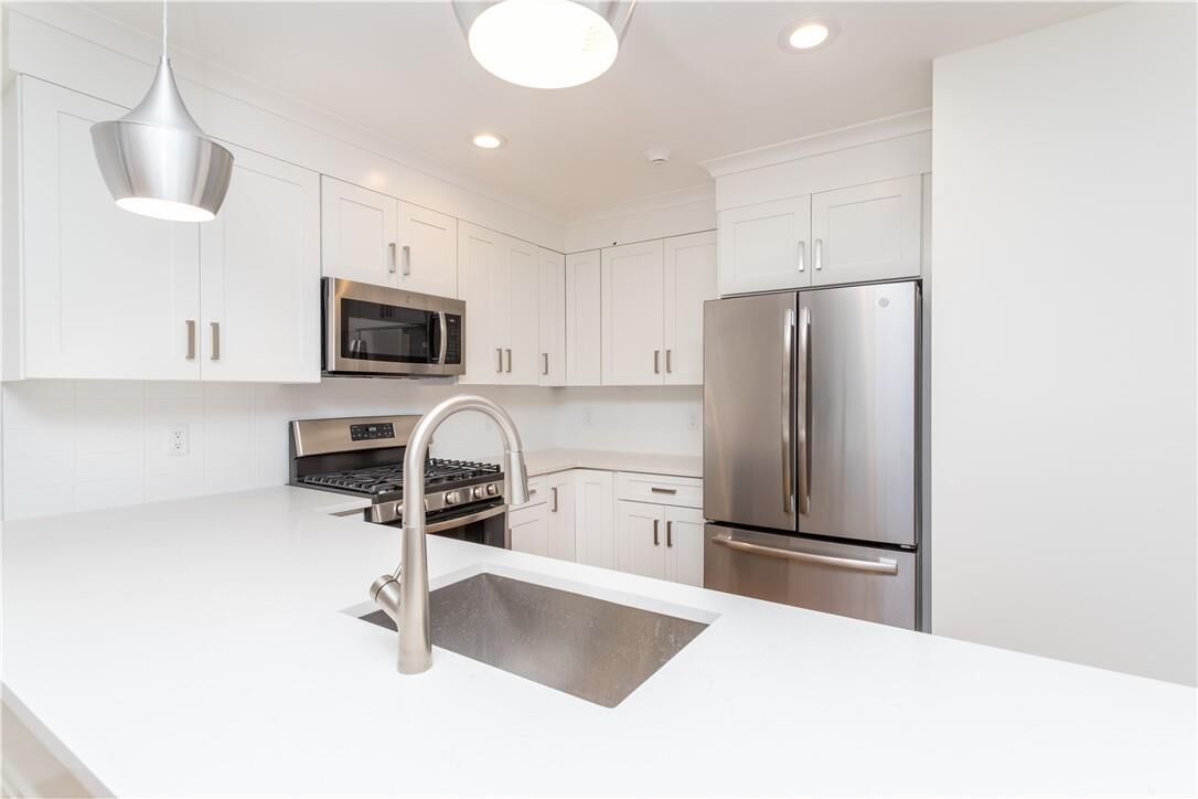 Property Photo:  121 Fisher Avenue 10  NY 10606 