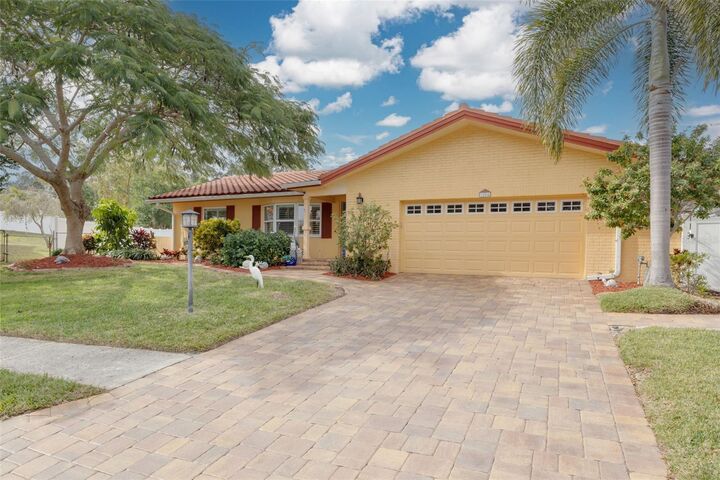 Property Photo:  1204 San Domingo Court  FL 33759 