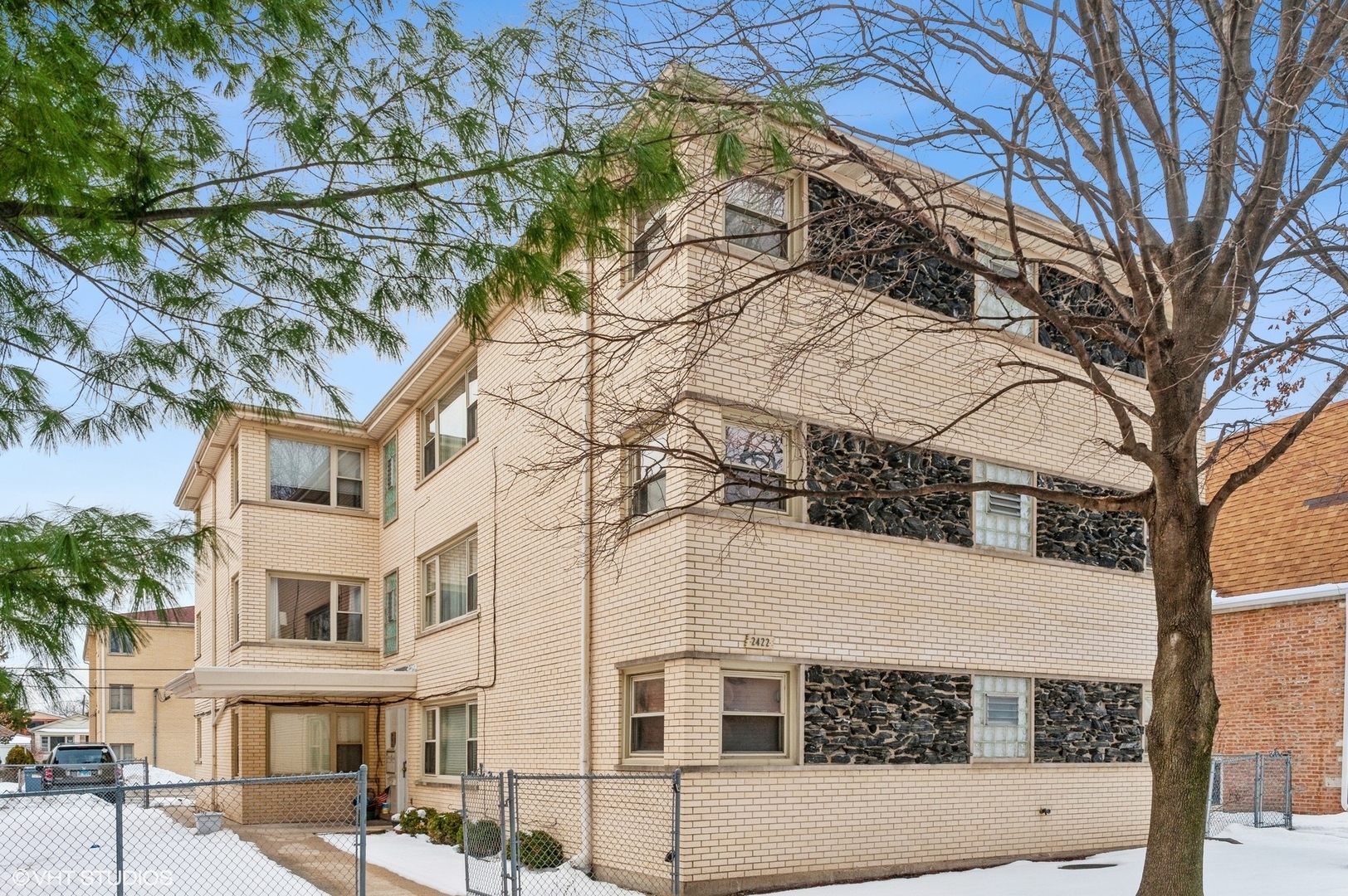 Property Photo: 2422 N 77th Avenue 1W IL 60707