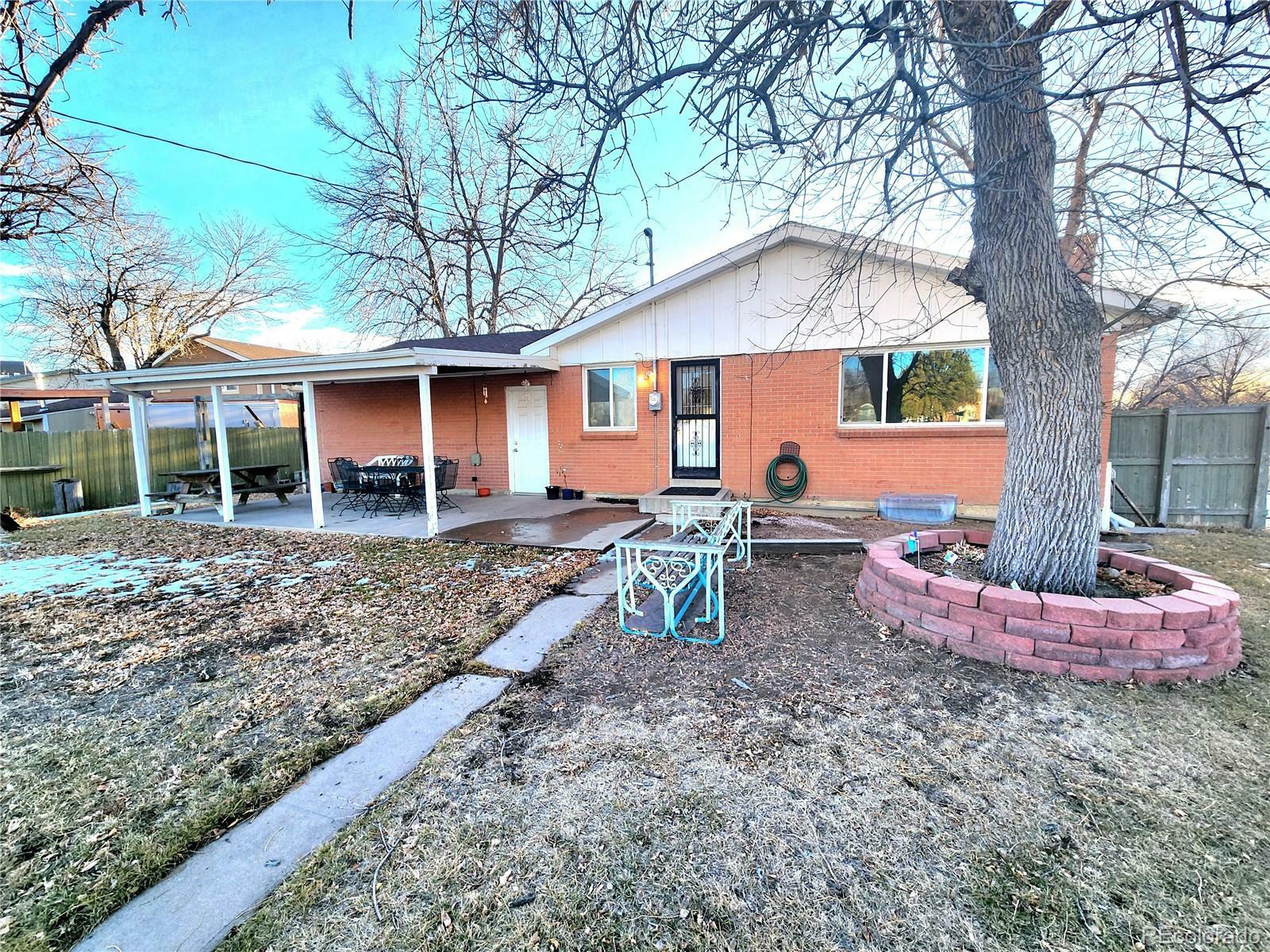 Property Photo:  998 Elkhart Street  CO 80011 