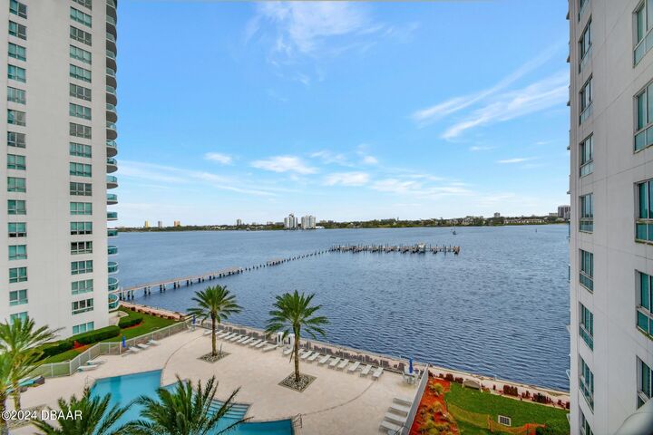 Property Photo: 231 Riverside Drive 604 FL 32117