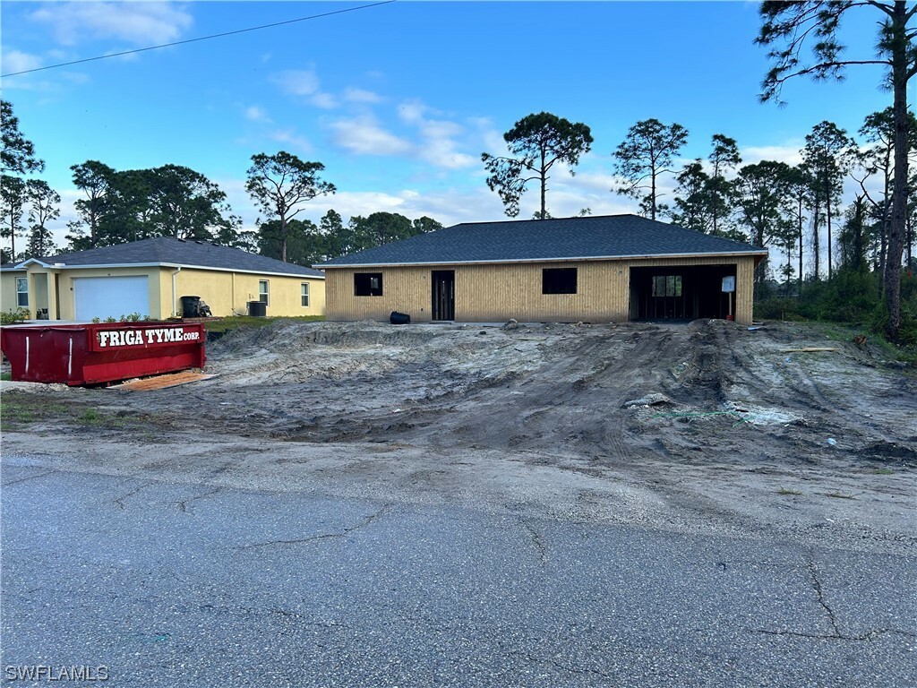 Property Photo:  2012 Roosevelt Avenue  FL 33920 