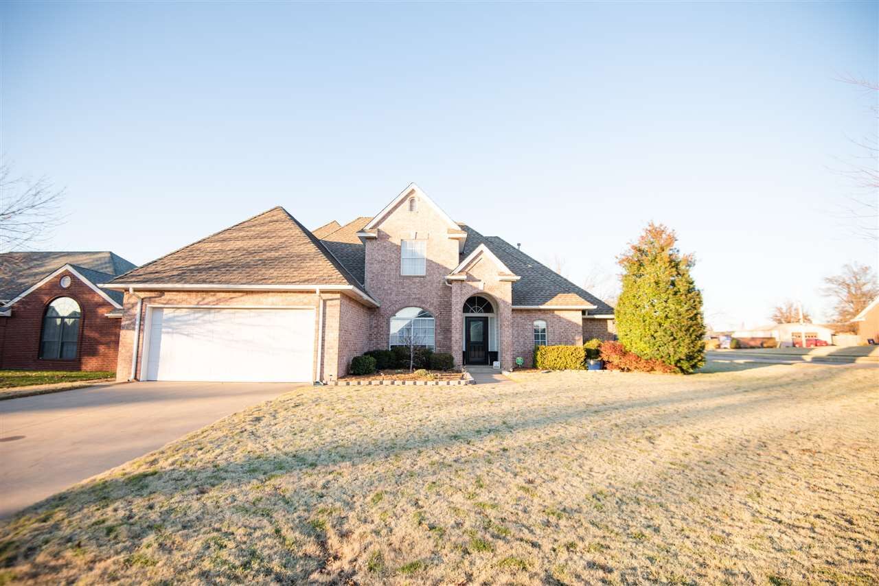 Property Photo:  2113 Huntington Pl  OK 74604 