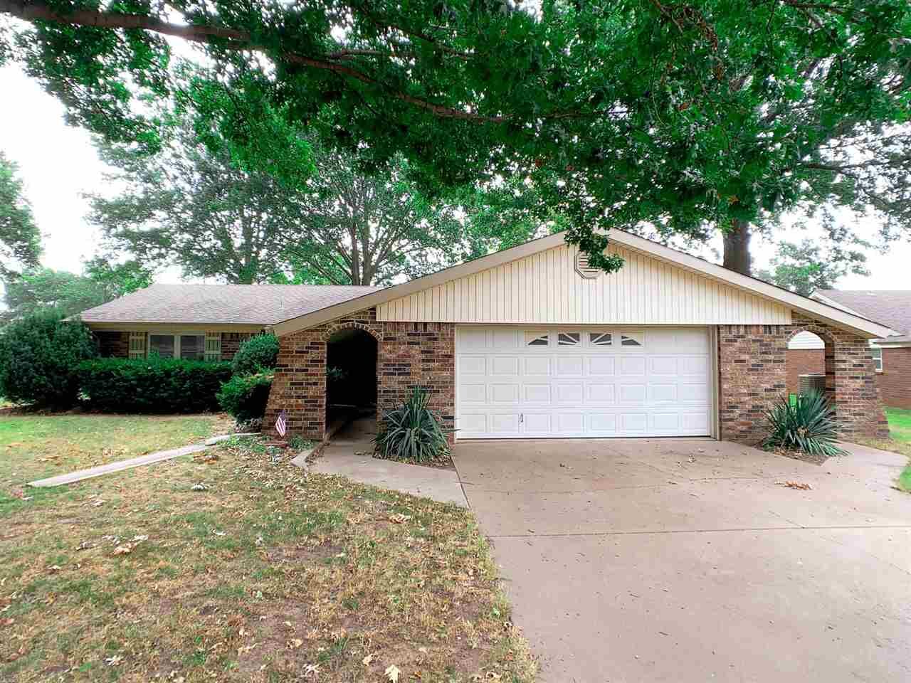 Property Photo:  1121 Rosedale  OK 74604 