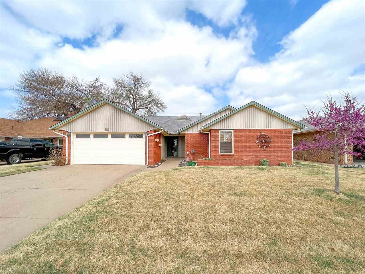 Property Photo:  613 Greenbriar Rd  OK 74601 