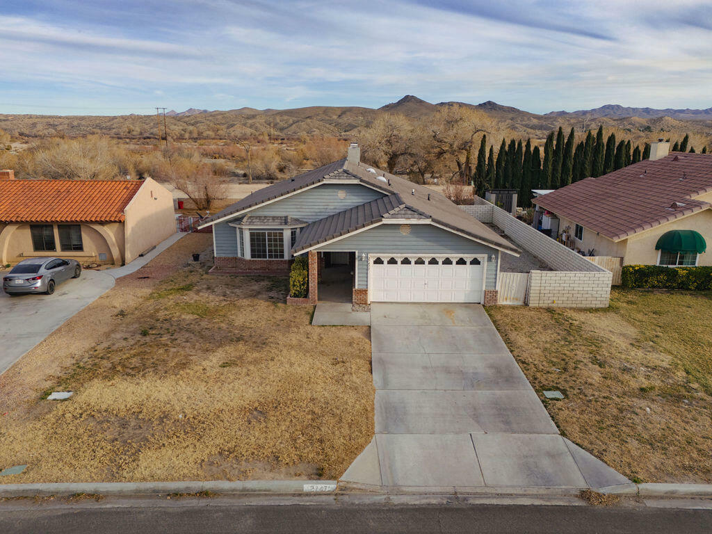 Property Photo:  27471 Cloverleaf Drive  CA 92342 