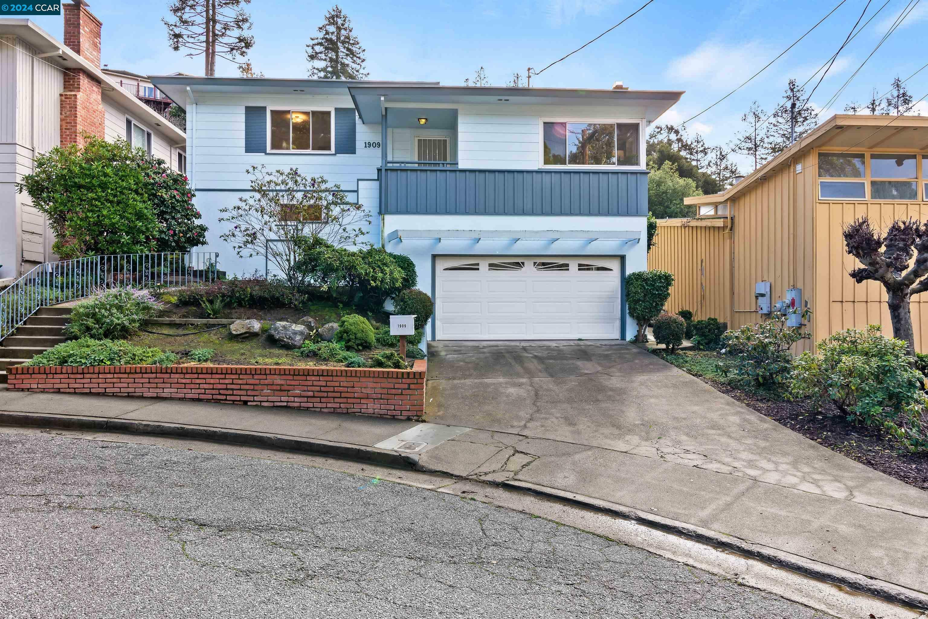 Property Photo:  1909 Cortereal Ave  CA 94611 