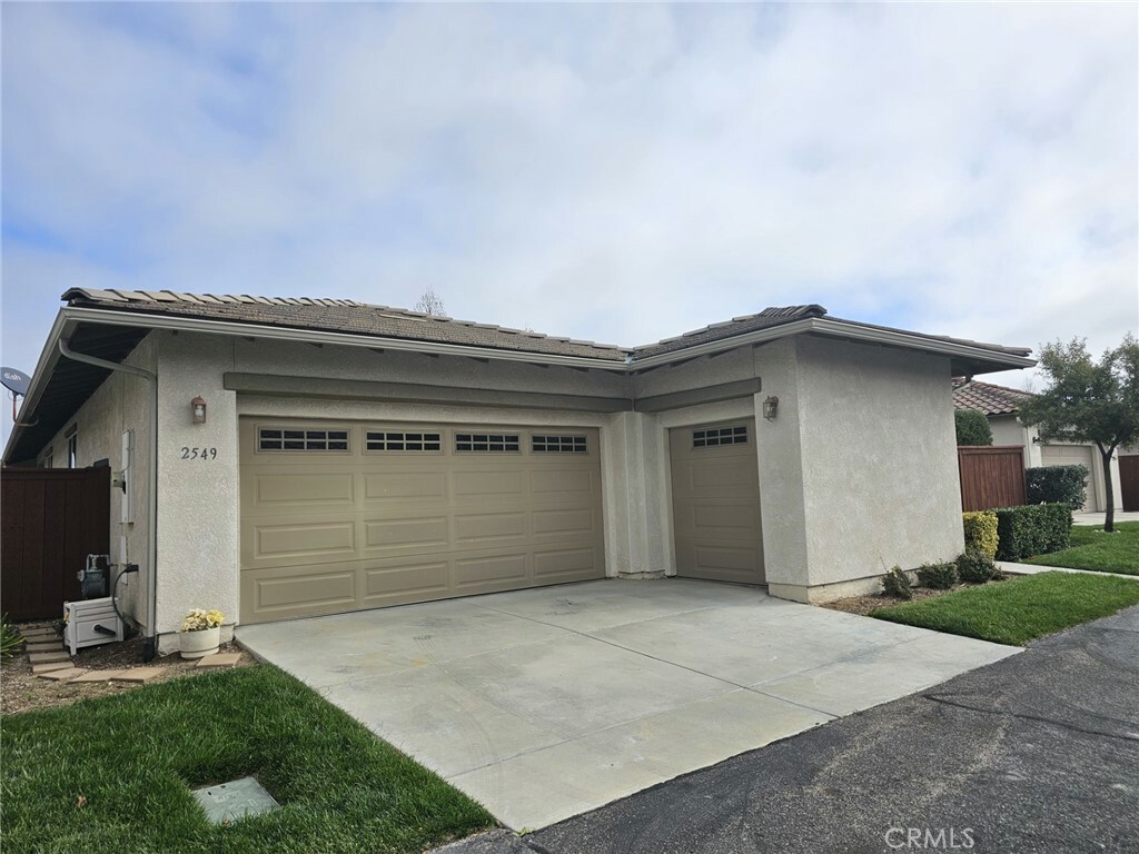 Property Photo:  2549 Clubhouse Drive  CA 93446 