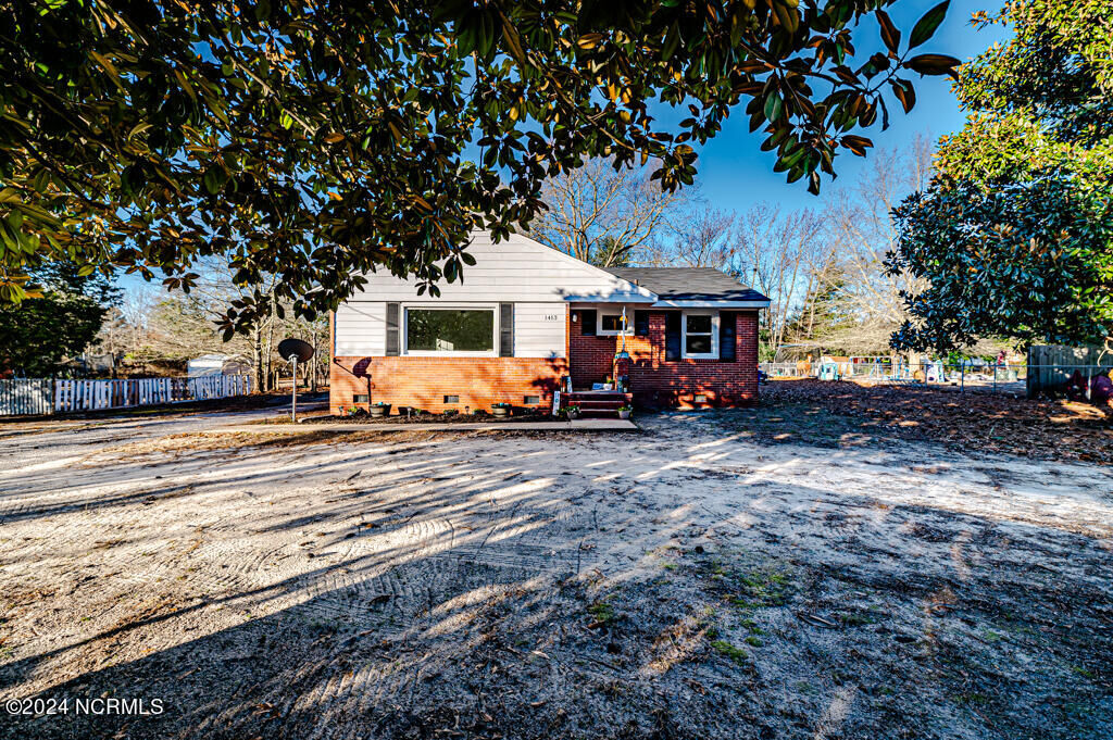 Property Photo:  1413 Stansfield Drive  NC 28303 