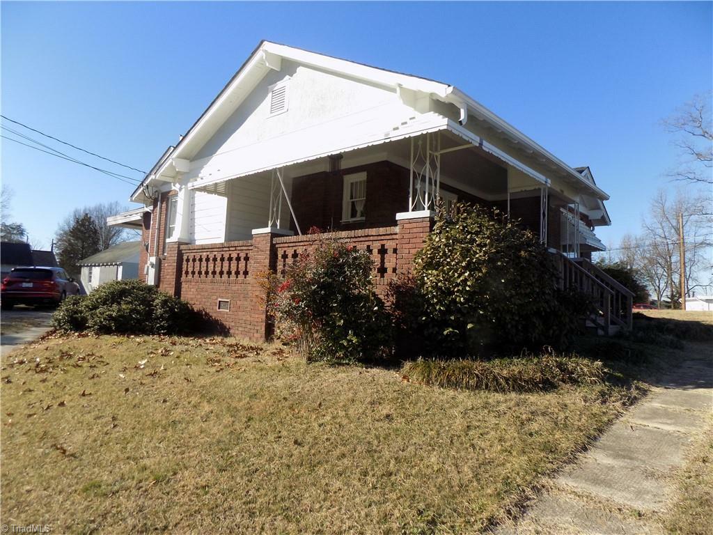 Property Photo:  3011 English Road W  NC 27262 