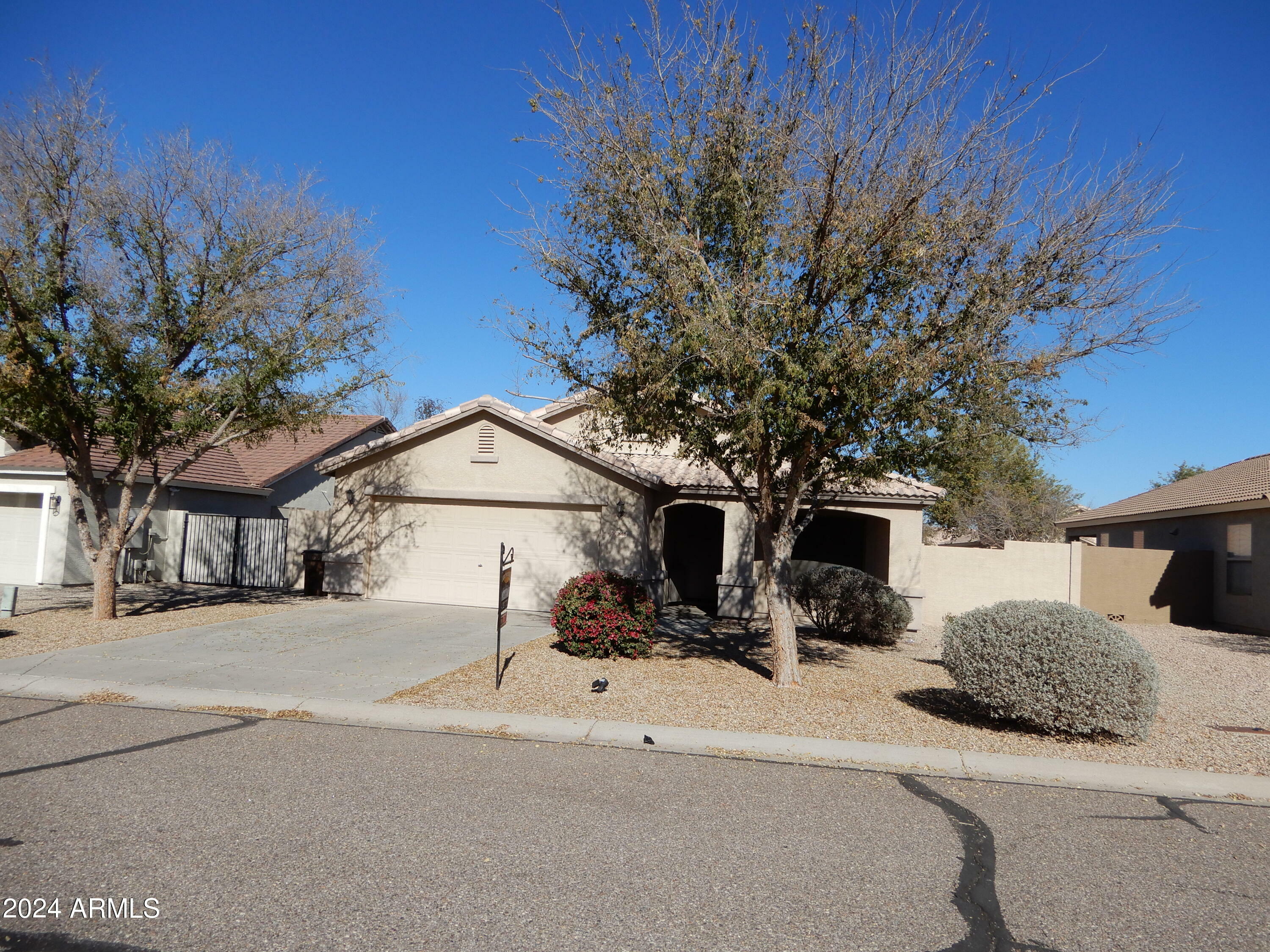 Property Photo:  1668 E Vernoa Street  AZ 85140 