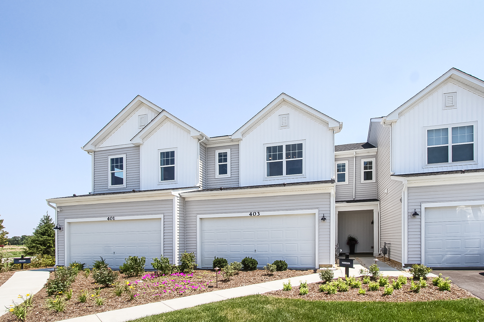 Property Photo: 558 Comstock Road IL 60177