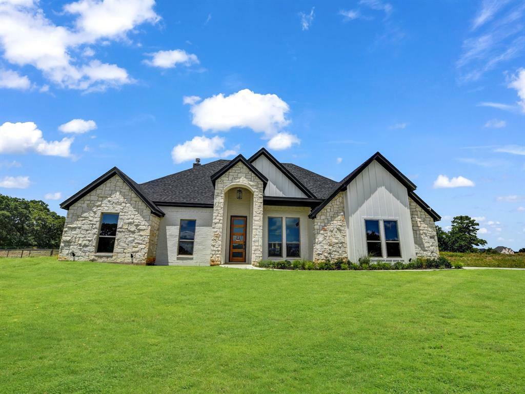 Property Photo:  10020 Valley Oak Court  TX 76082 