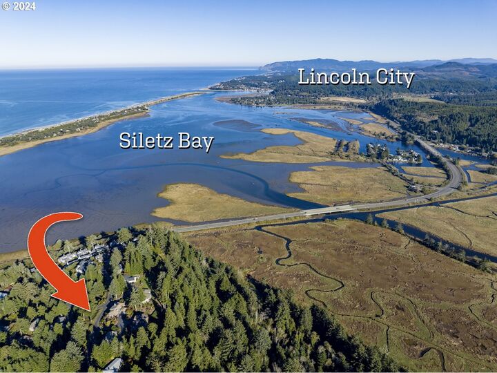 Property Photo: 425 Surf View Dr OR 97388