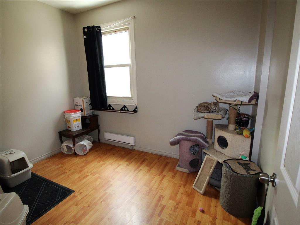 Property Photo:  132 Lorne Avenue  MB R2W 2N9 