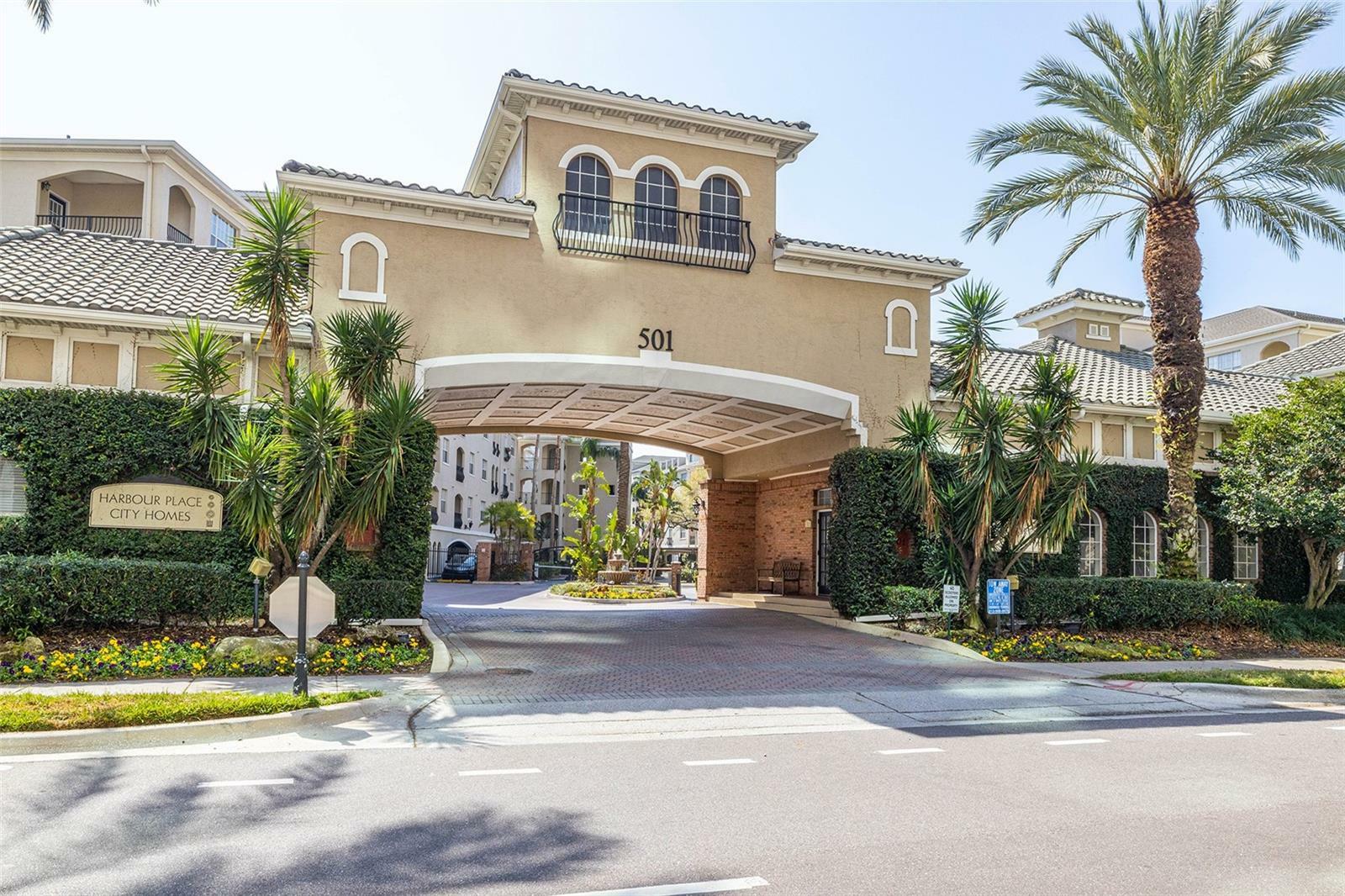 Property Photo: 501 Knights Run Avenue 1210 FL 33602