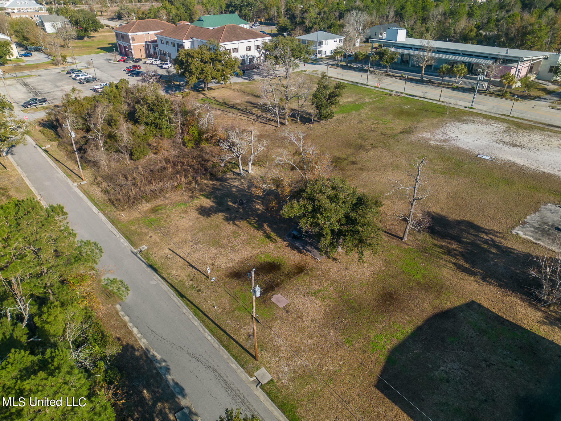 Property Photo:  206 St Joseph Street  MS 39576 