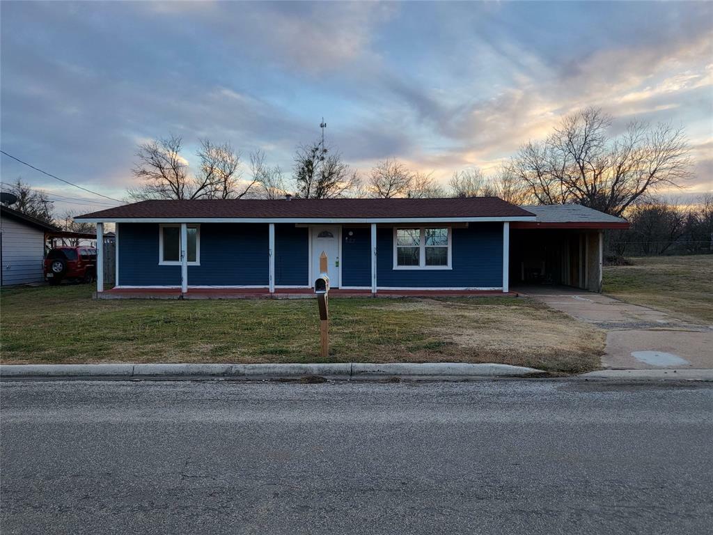 Property Photo:  623 W Mesquite Street  TX 76458 