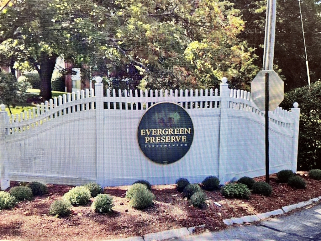Property Photo:  2410 Skyline Dr 8  MA 01854 
