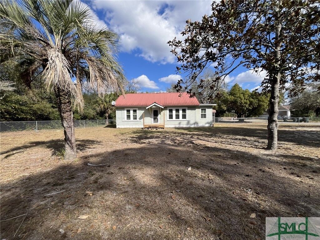 Property Photo: 885 E Plum Street GA 31546