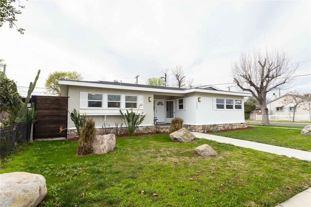 Property Photo:  10057 Collett Ave  CA 91343 