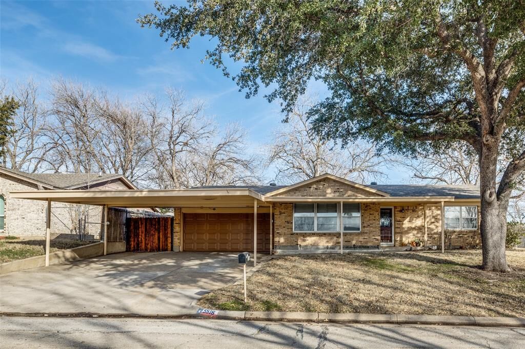 Property Photo: 5516 Denise Drive TX 76148